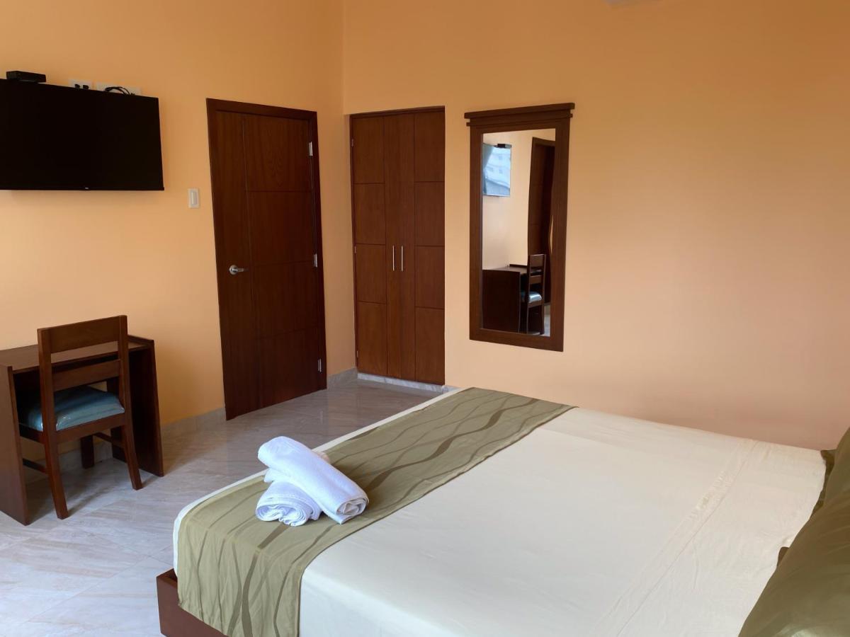 Hostal California Inn Guayaquil Exterior photo